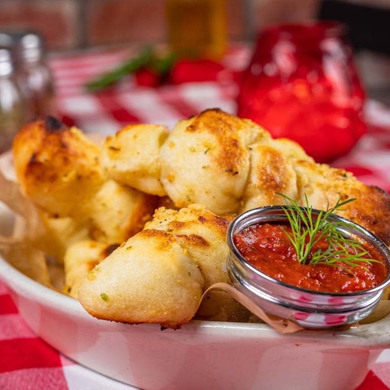 Delicious Garlic Knots: A Must-Try Italian Appetizer