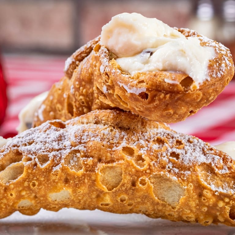 Delicious Cannoli: A Taste of Italy